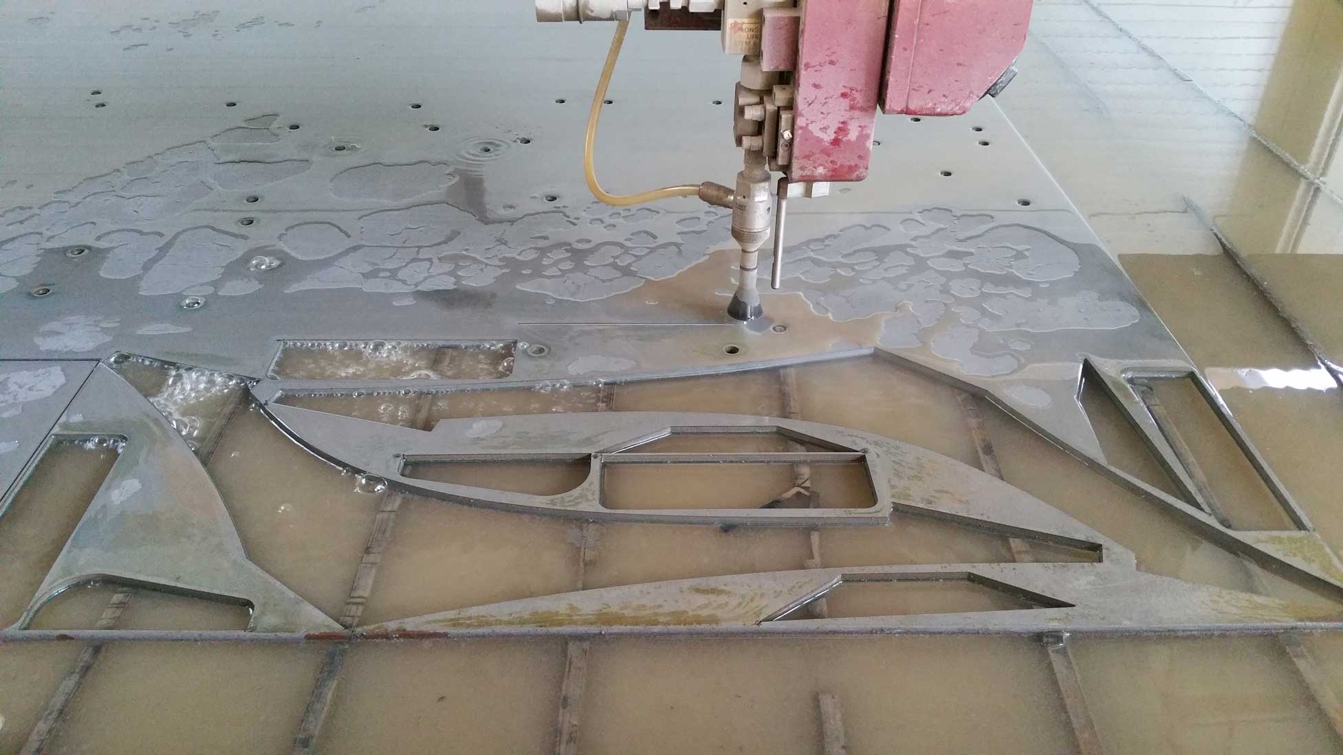 Découpe métal au jet d'eau