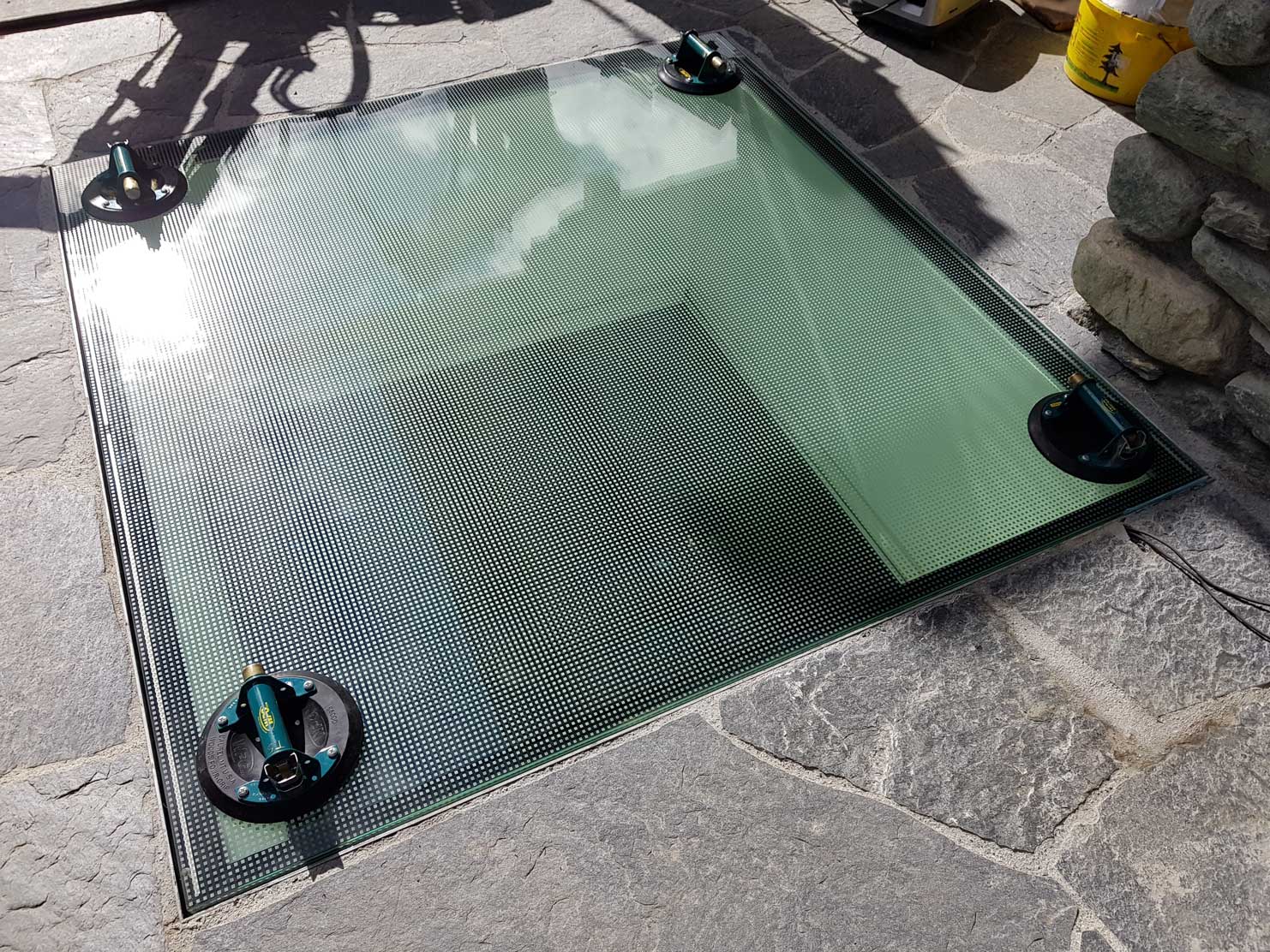 Plancher en verre par Besse Hilaire & Fils