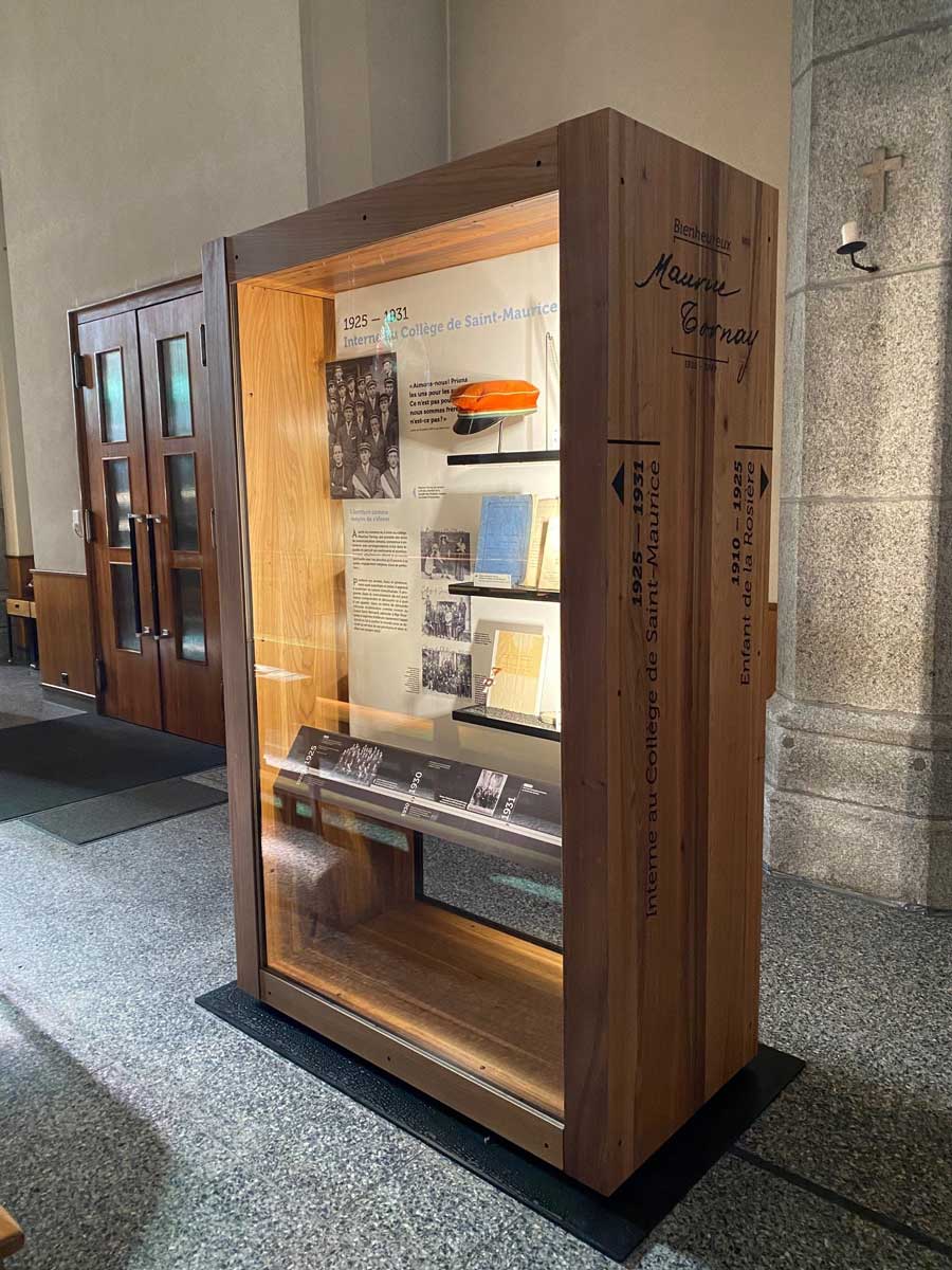 Vitrine d'exposition d'église en verre